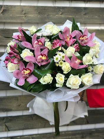Букет цветов из: Розы и Хризантемы в Сурске
