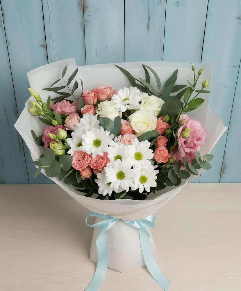 Букет цветов из: Розы, Лизиантусы и Хризантемы в Сурске