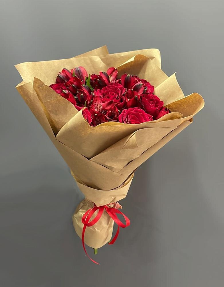 Букет цветов из: Альстромерии и Розы в Сурске