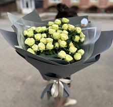 Букет Белые кустовые розы Солинеро в Сурске
