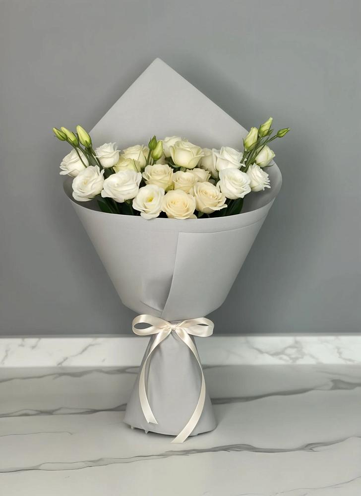 Букет цветов из: Розы и Лизиантусы в Сурске