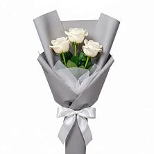 Букет 3 белые розы в Сурске