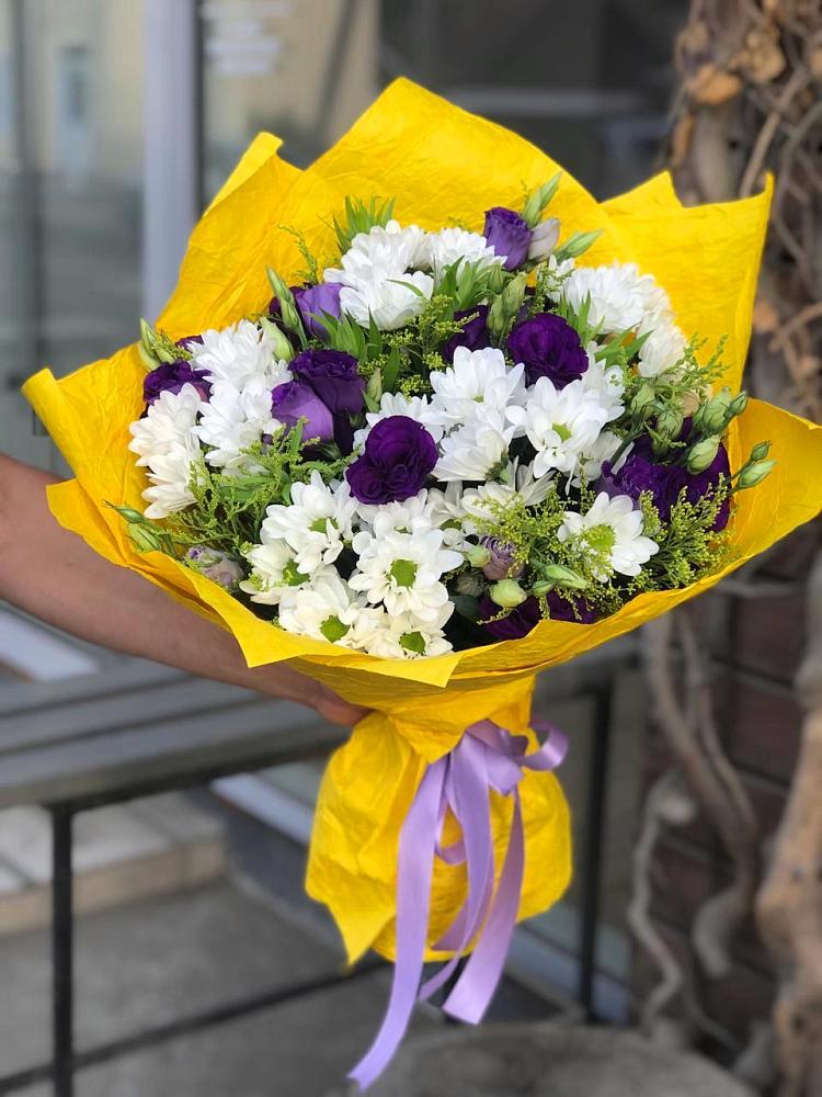 Букет цветов из: Ирисы, Хризантемы и Ромашки в Сурске