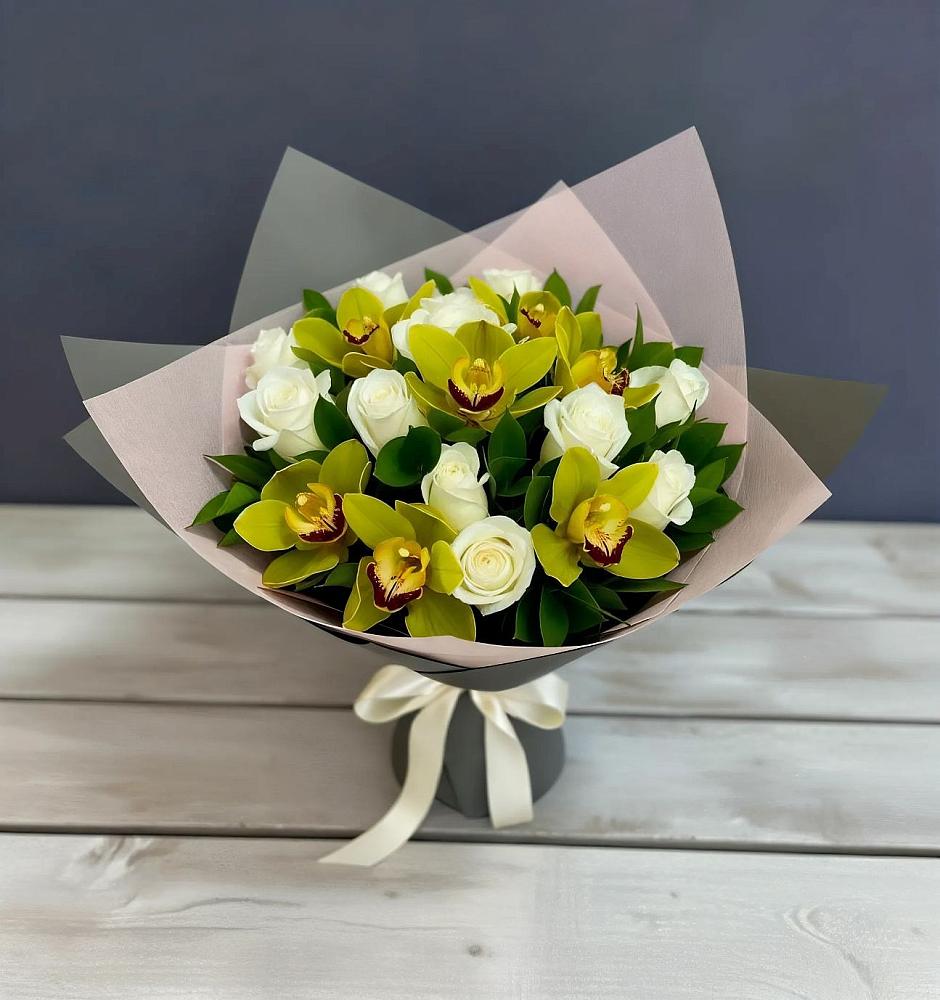 Букет цветов из: Орхидеи и Розы в Сурске