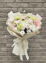Букет цветов из:  Гвоздики, Розы, Лизиантусы и Хризантемы #REPLACE_PRED# Сурске