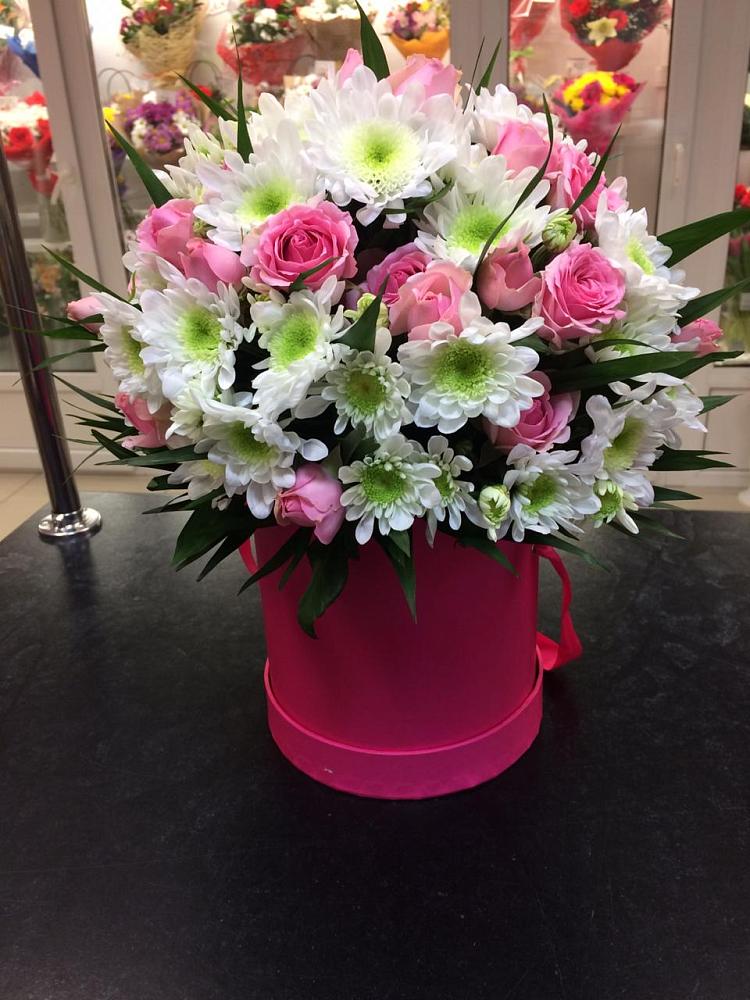 Цветочная композиция из Розы и Хризантемы в шляпной коробке в Сурске