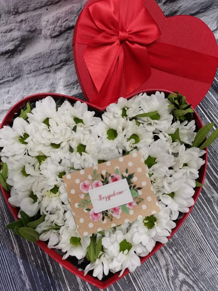 Цветочная композиция из Хризантемы в виде сердца в Сурске