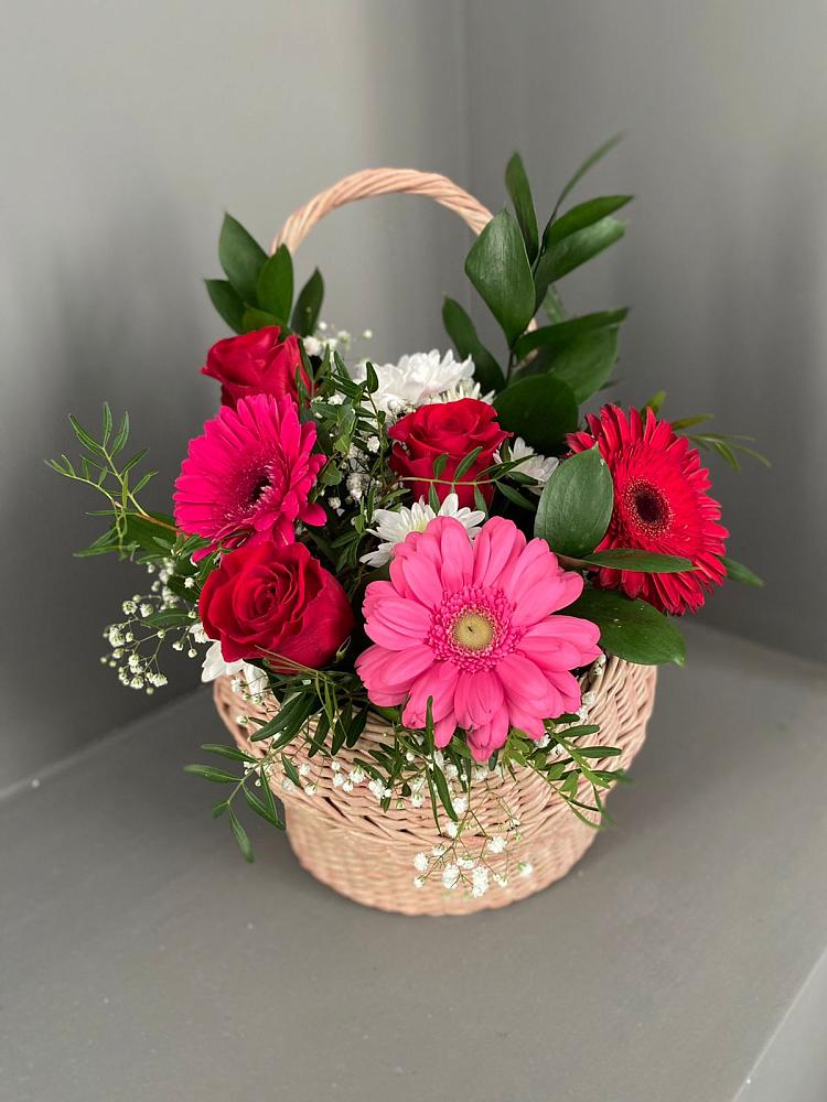 Цветочная композиция из Розы, Хризантемы и Герберы в корзине в Сурске