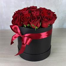 Цветочная композиция из Розы в шляпной коробке в Сурске