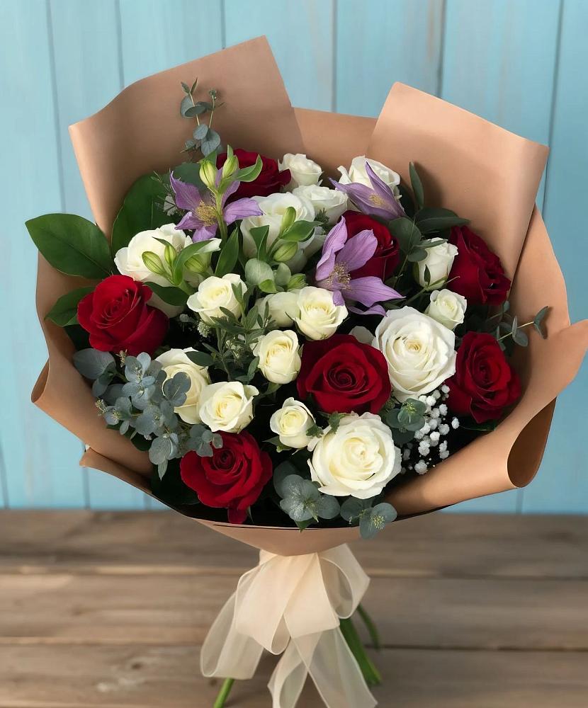 Букет цветов из: Розы и Альстромерии в Сурске