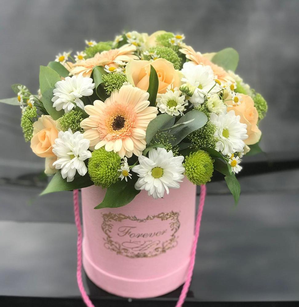 Цветочная композиция из Розы, Герберы и Хризантемы в шляпной коробке в Сурске