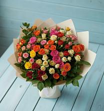 Букет Микс из разноцветных кустовых роз в Сурске