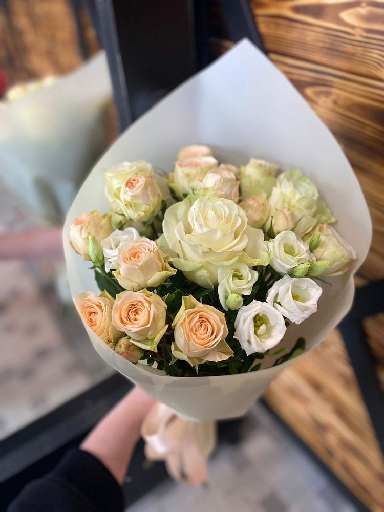 Букет цветов из: Розы и Лизиантусы в Сурске