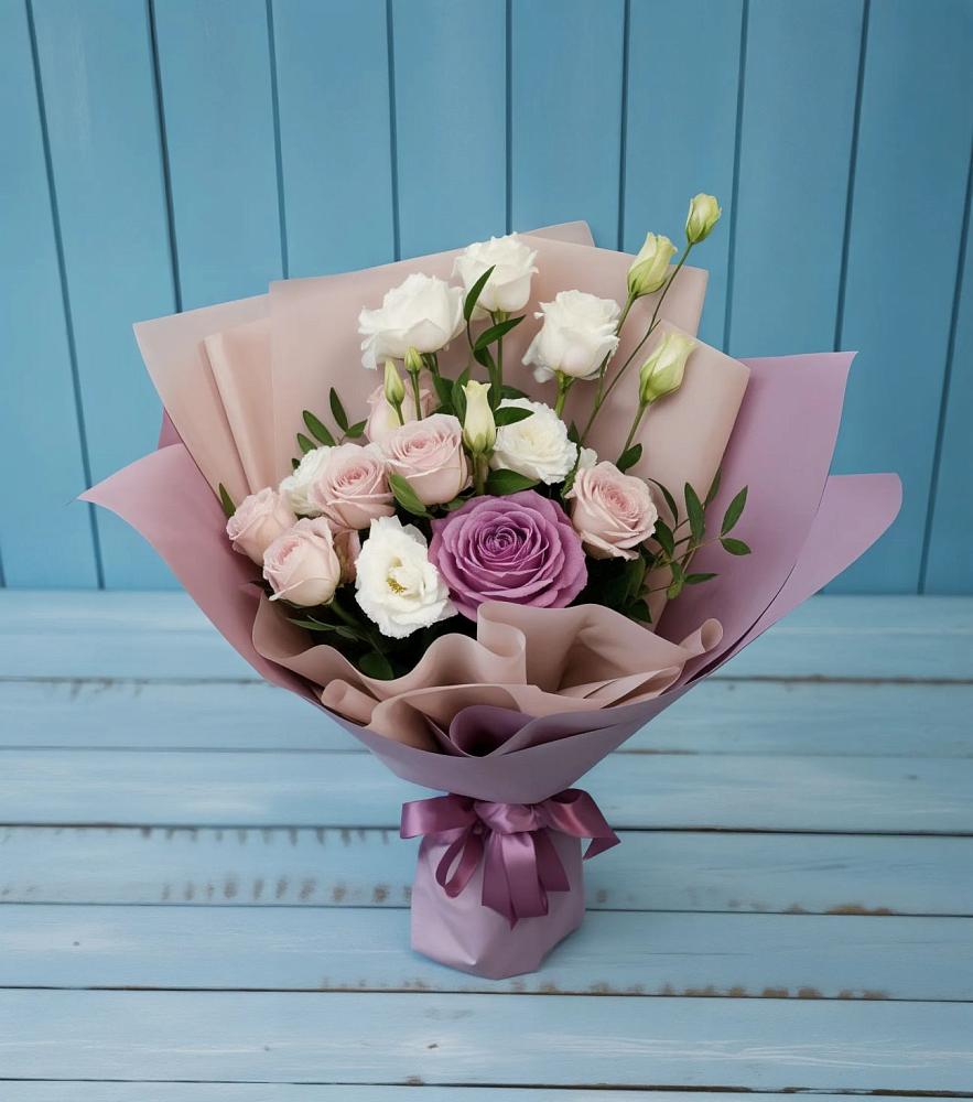 Букет цветов из: Розы и Лизиантусы в Сурске